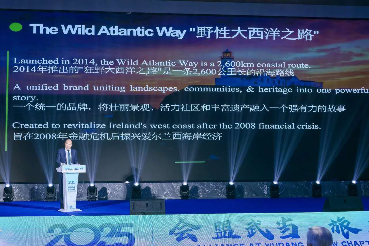 Exchange and speaking moment during the Hubei tourism promotion programme
