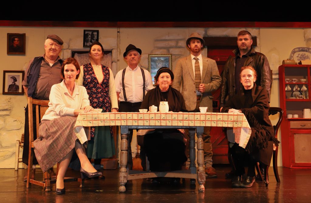 Performing the Irish Amateur Dramatic Tradition