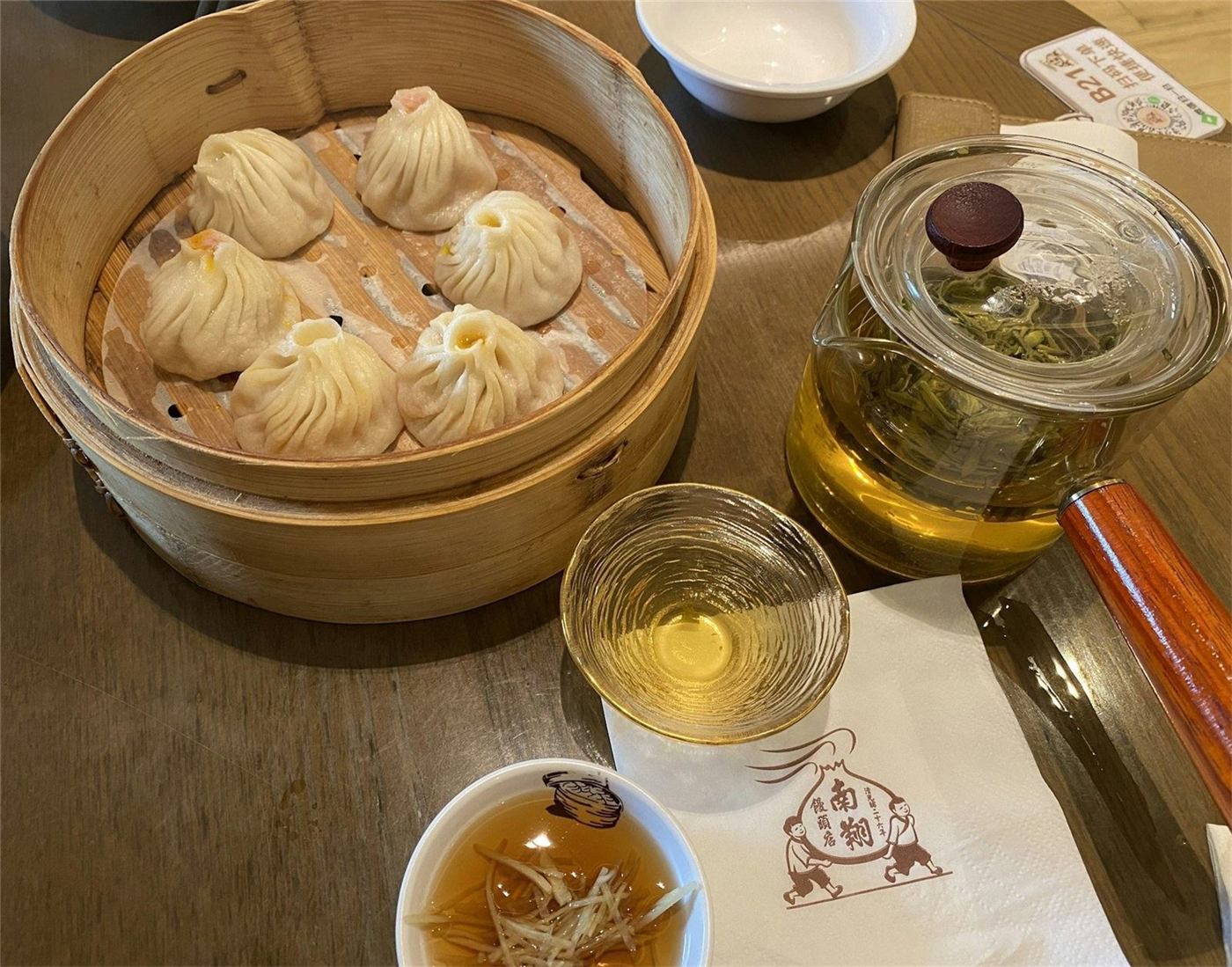 Shanghai xiaolongbao and local breakfast food