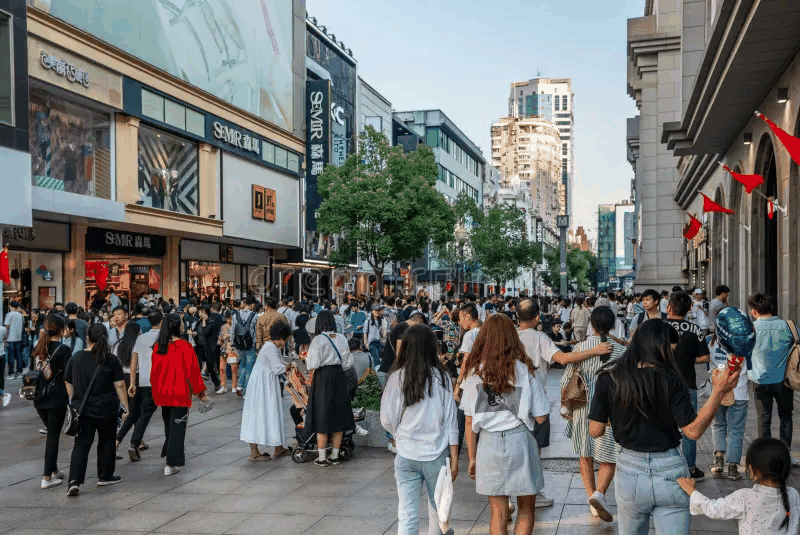 Chinese travellers and tourism retail activity during a peak travel season